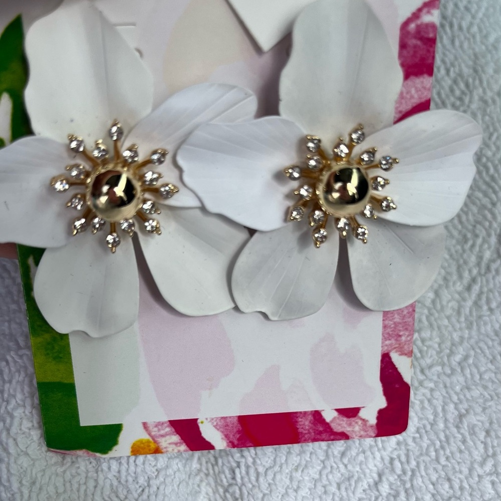Brand new Lilly Pulitzer white orchid earrings